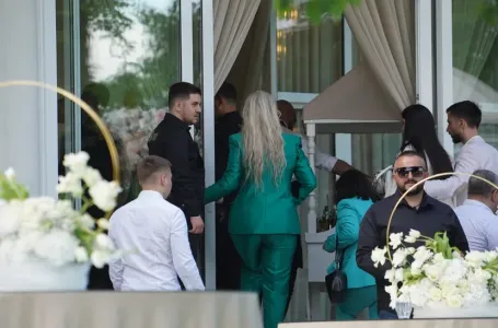 Prekinuto slavlje Tee Tairović: Mladoženjin otac ugasio muziku, pa se obratio prisutnima