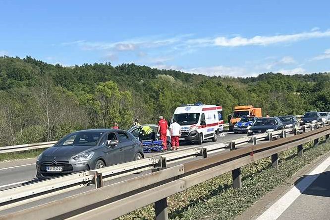 Užas jutros kod Beograda: Poginuo na licu mjesta, drugog udario kamion