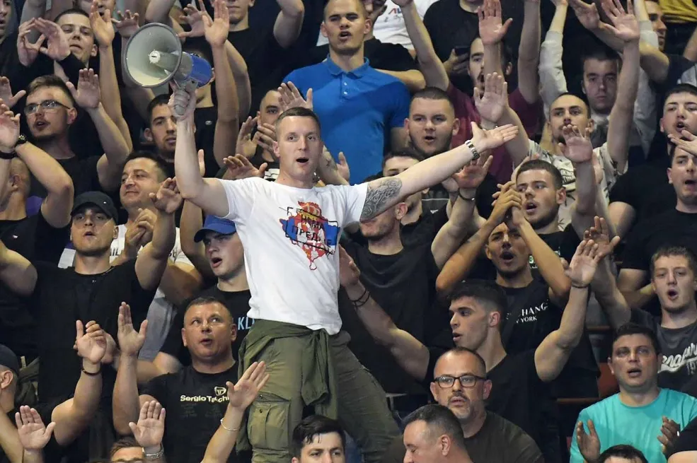 "Marko Bosanac i SNS: Kako su partijski biznismeni uništili školu u Rači?"