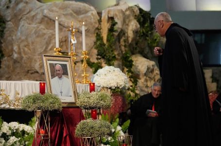 Zatvoren kovčeg pape Franje: Evo u koliko sati sutra počinje sahrana