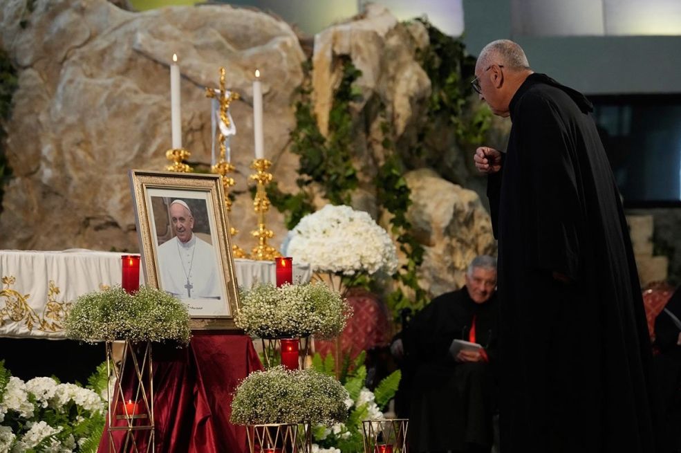 Zatvoren kovčeg pape Franje: Evo u koliko sati sutra počinje sahrana