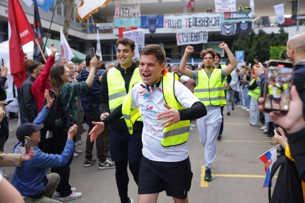 "Ultramaratonci ka Briselu, 14. dan blokade RTS-a – Protesti koji ne prestaju!"