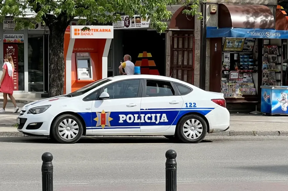 Šokantna trgovina ljudima: Otac pokušao udati petnaestogodišnjakinju za novac