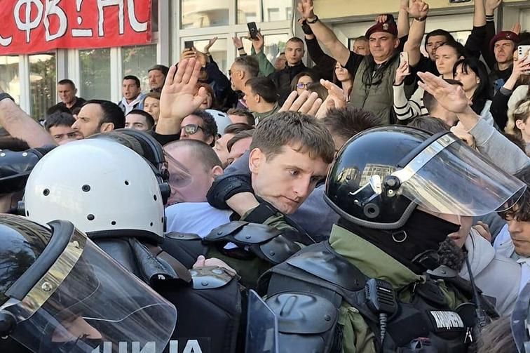 Predsedniče, kad je dosta? Žandarmerija i biber sprej na studente i građane!