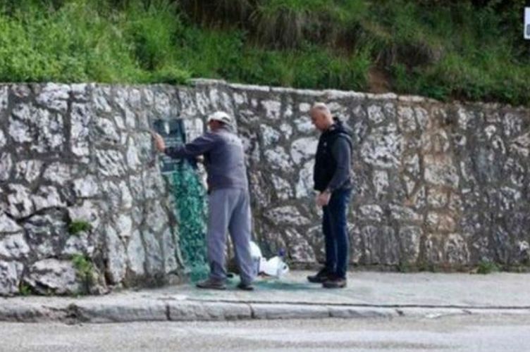 ŠTA SE DOGAĐA NA VRACAMA? Spomen-ploča ratnom zločincu Ratku Mladiću polivena...