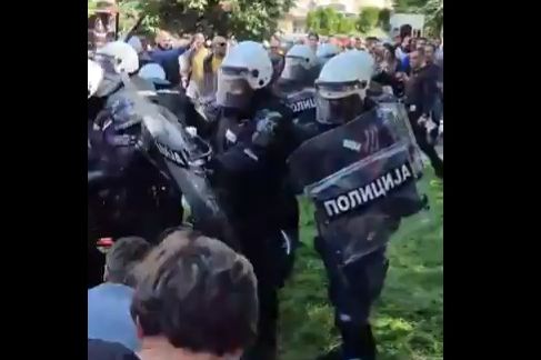 Kritična situacija u Srbiji: Specijalci napali studente i profesore, ima mnogo povrijeđenih (VIDEO)