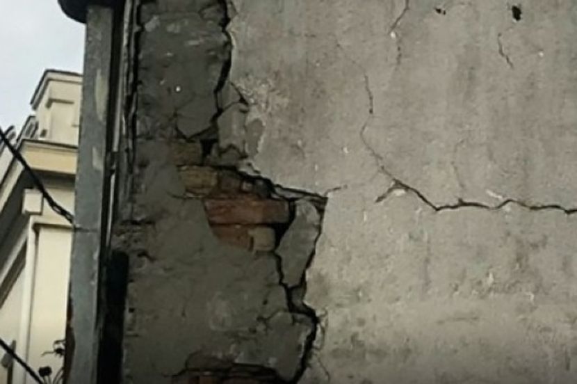 U Grčkoj počele da pucaju kuće, a zemljotresa nije bilo: Vlasti evakuišu stanovništvo