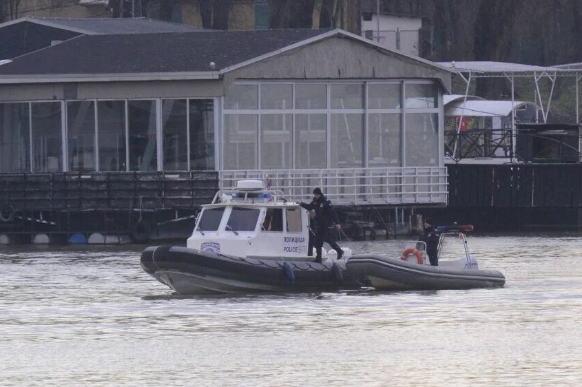 POLICIJA SE OGLASILA: Pronađeno tijelo djevojčice, majka je u januaru sa njom ušla u Savu