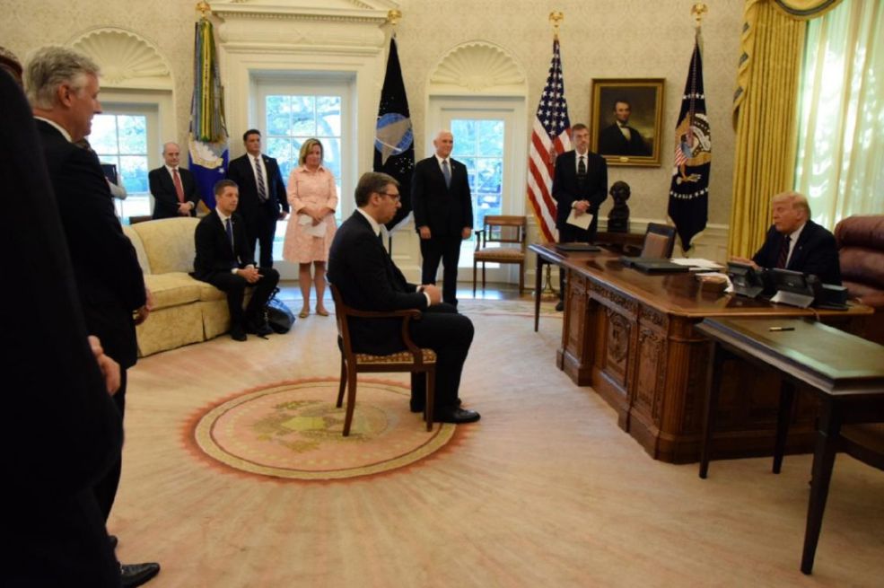 Studenti u blokadi postavili jedno pitanje poslije vijesti da je Vučiću pozlilo u Americi