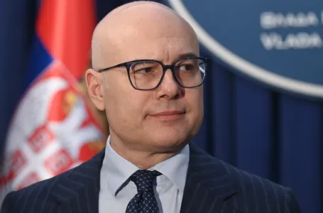 „Vučević o izborima: ‘To bi uništilo državu’ – da li je on zaista stručnjak za sudbinu Srbije?“