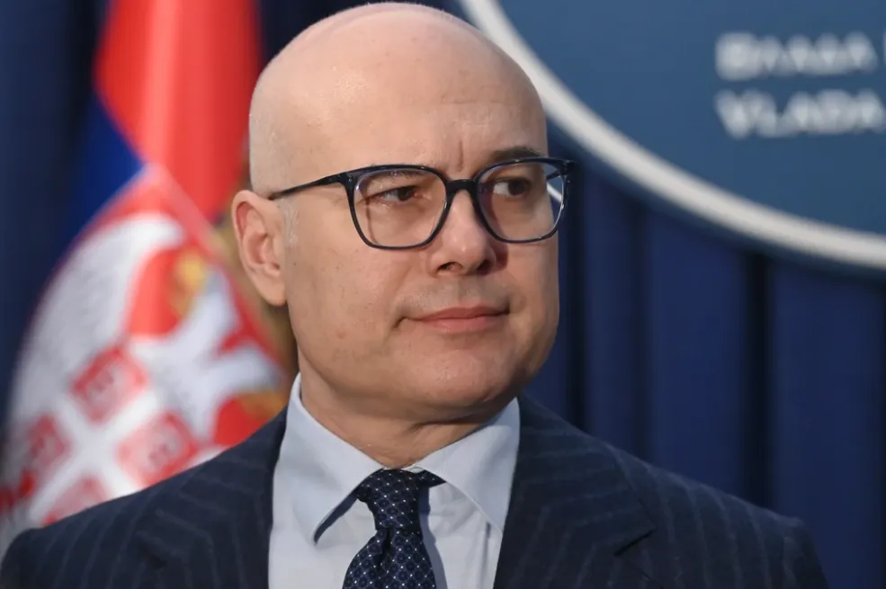 „Vučević o izborima: ‘To bi uništilo državu’ – da li je on zaista stručnjak za sudbinu Srbije?“