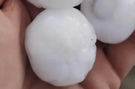 "SAMO SE ODJEDNOM SRUČILO NA ZEMLJU!" Pogodilo ih jako nevrijeme, mještani strahuju od ŠTETE