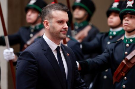 Crnogorski premijer se ogradio od izjave Joanikija o četničkom zločincu