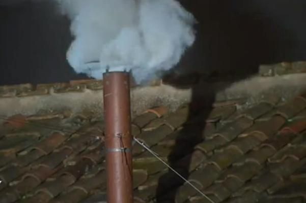 Misterij konklave: Šta ako boja dima nije ni crna ni bijela?