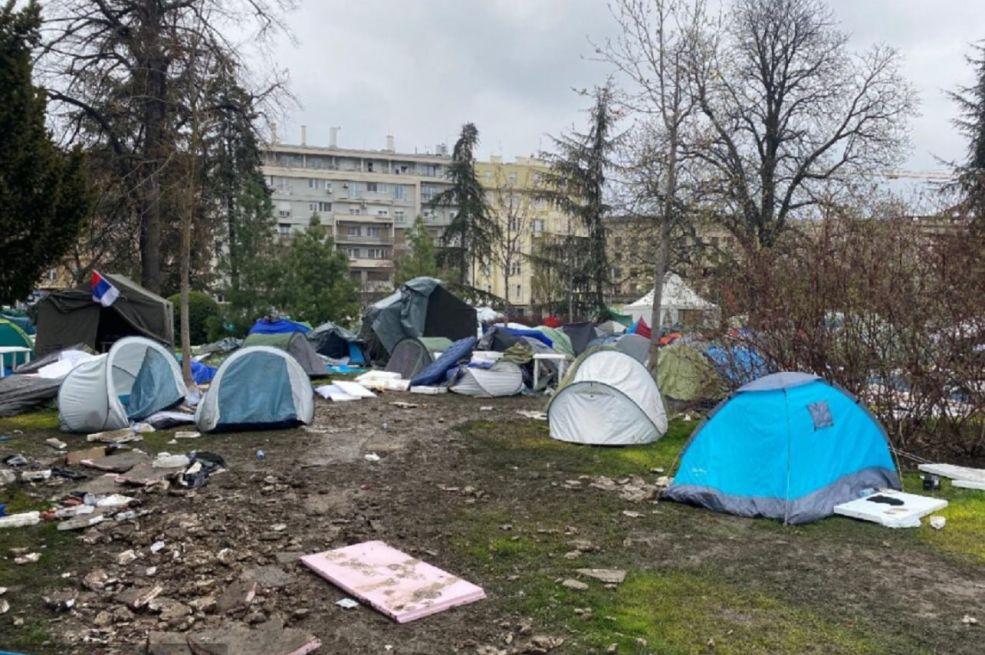"Roditelji u panici zbog 'Ćacilenda' ispred Skupštine: Traže hitnu intervenciju!"