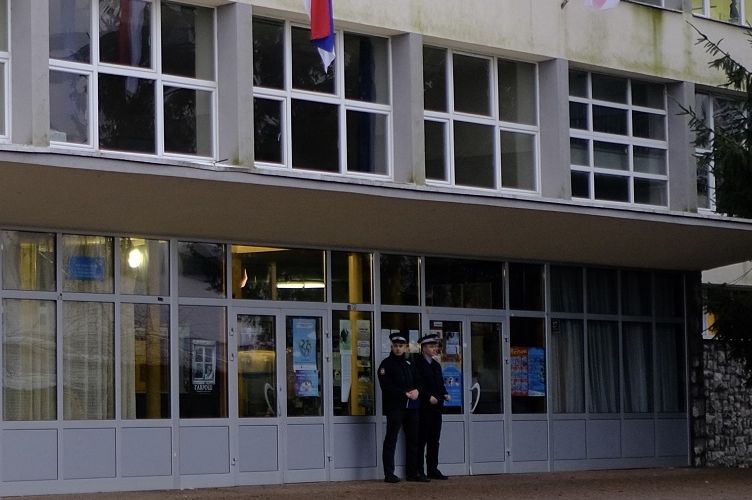 Banjaluka pod prijetnjom bombama: Policija istražuje dojave u dvije škole