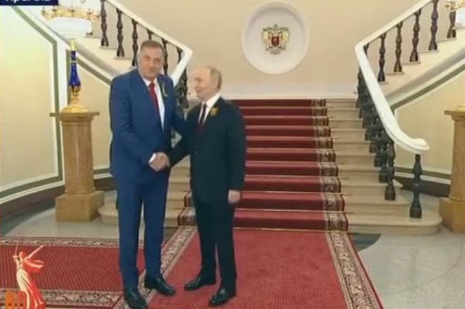 Dodik se progurao do Putina, objavljena slika