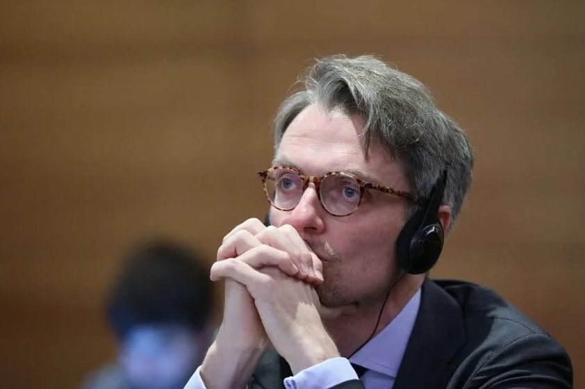 Švedski sigurnosni savjetnik dao ostavku u manje od 24 sata zbog fotki na Grindru