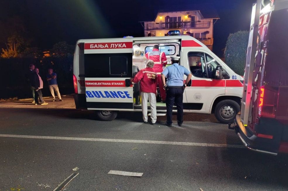 Četiri osobe povrijeđene u sudaru automobila i autobusa