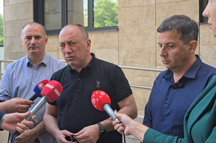 Crnadak: Nedopustivo je da još nije riješen slučaj paljenja Vukanovićevog automobila