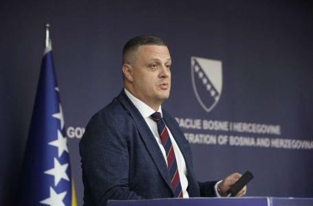 SDP POZIVA SDS I PDP: "Dosta više o njemu. Vlada mora pasti odmah"