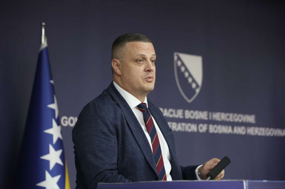 Mijatović na Facebooku: Slažem se Dodik uništava BiH, ali kakvu vi to državu sanjate