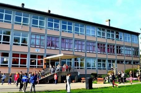 Djevojčica pala s trećeg sprata škole u BiH: Prevezena u bolnicu