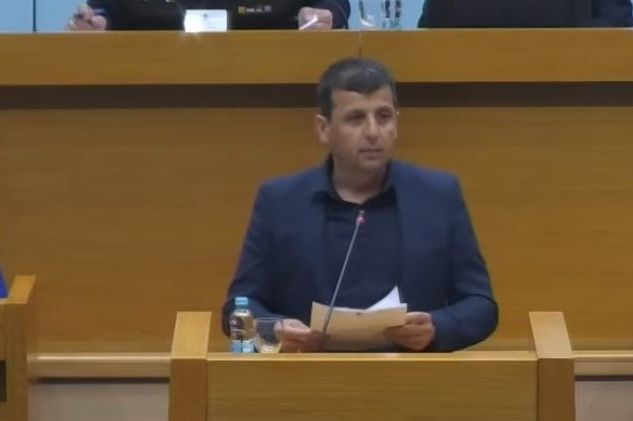 BURNO JE! Dodik dobacivao Vukanoviću, ovaj mu poručio: Spominješ mi majku, a nije se ni ohladila