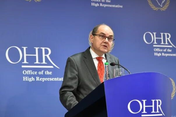 Obustavljene sve isplate Dodikovoj stranci prema nalogu Schmidta