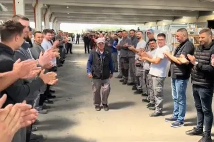 O ovom snimku priča cijela BiH: Pogledajte kako su kolege ispratile Asima u penziju