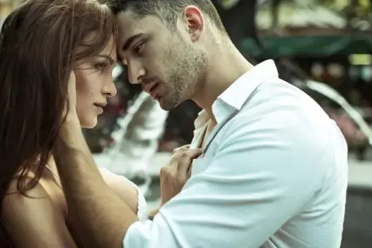 ZAZIRU OD TEŠKE ŠMINKE: Muškarci rođeni u ova tri znaka VOLE PRIRODNE ŽENE