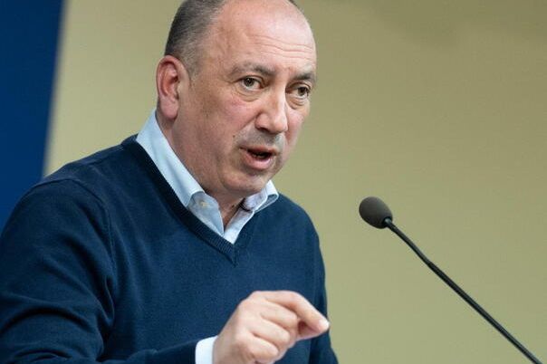 Crnadak: RS je u ozbiljnoj izolaciji, idite i pustite ovaj narod da živi