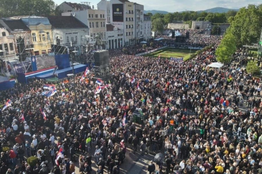 OBMANA I POSLJEDNJE LAŽI: Beogradski tablodidi lagali o broju prisutnih na Vučićevom skupu