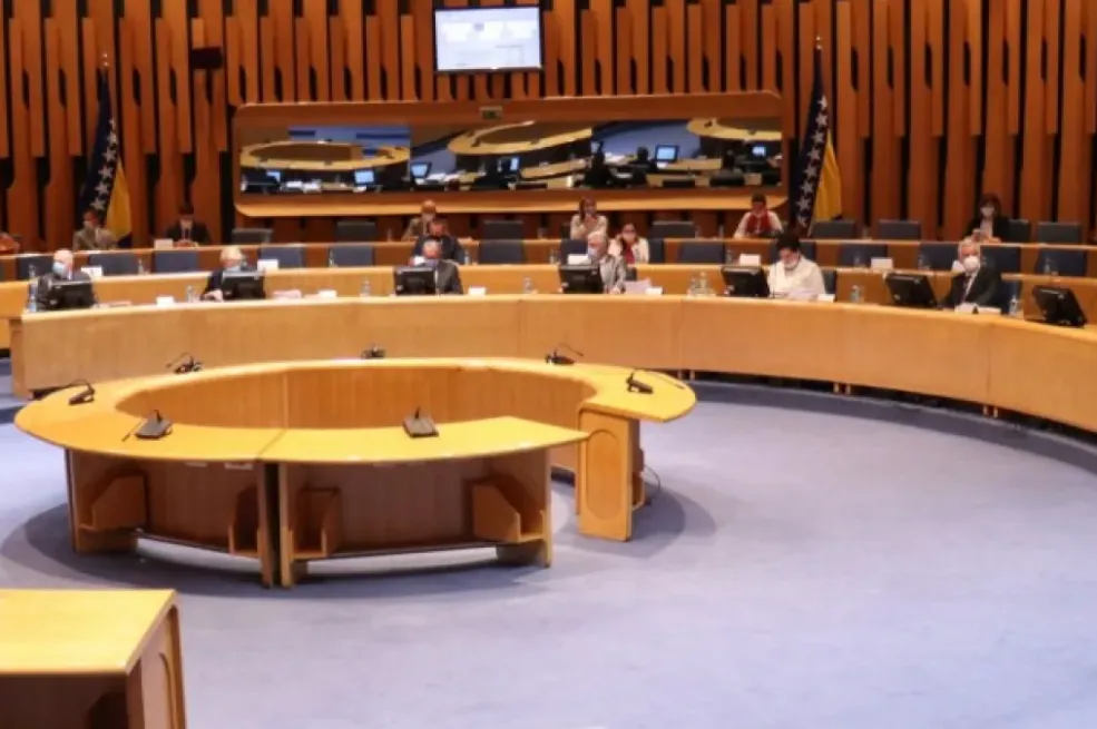 Pao zakon u Domu naroda, ništa od isplate "plate u koverti"