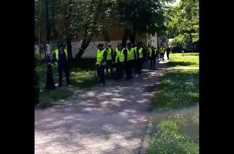 Napeta situacija ispred Skupštine opštine Kula zbog pokušaja smjene predsjednika