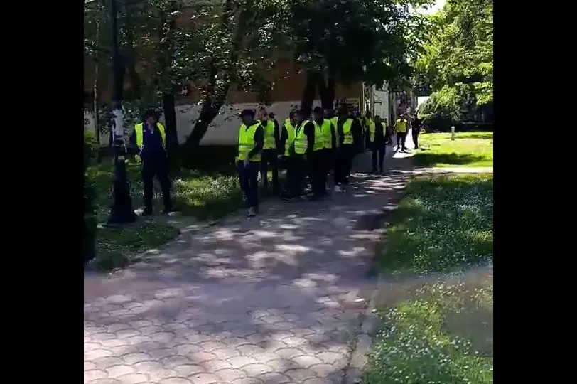 Napeta situacija ispred Skupštine opštine Kula zbog pokušaja smjene predsjednika