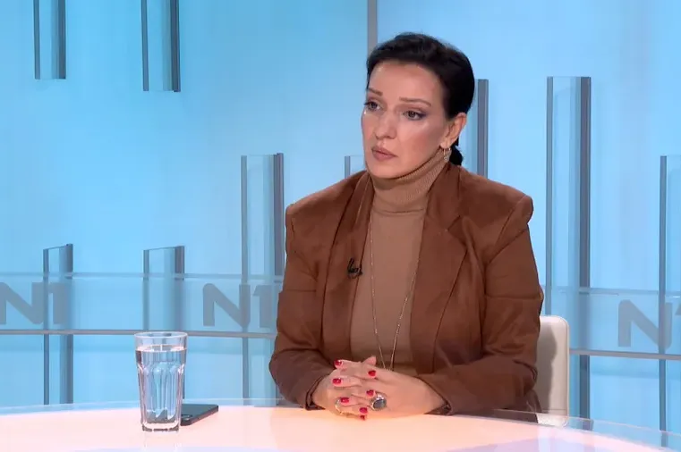 Marinika Tepić poručila Vučiću: Kiptiš od bijesa dok prijetiš sudijama