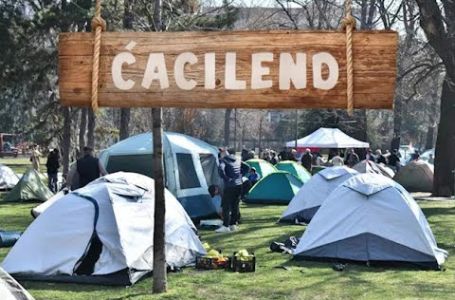 Ćacilend i u gradskoj skupštini: Opozicija traži dozvole, vlast govori o traktorima