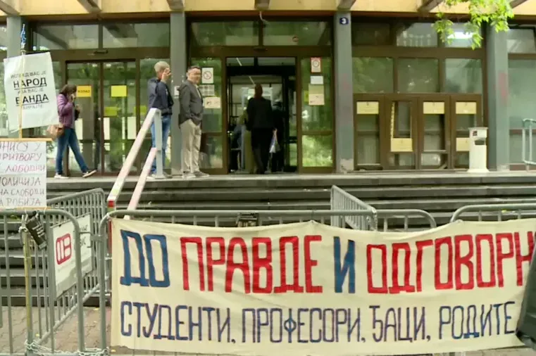 Blokada suda u Novom Sadu i protesta u Nišu zbog hapšenja aktivista