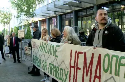 "Srednjoškolci ustali protiv sistema: Blokade širom Srbije, vlast prijeti kontramjerama"