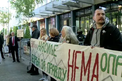 "Srednjoškolci ustali protiv sistema: Blokade širom Srbije, vlast prijeti kontramjerama"