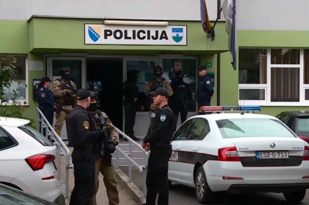 Mreža korupcije razotkrivena: Uhapšeni policajci i službenici u Sanskom Mostu i Prijedoru