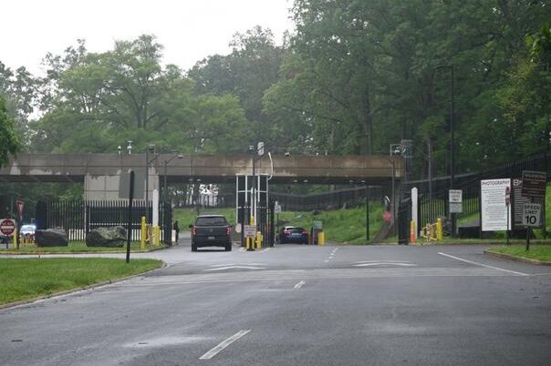 Žena upucana u sjedištu CIA, zatvorena glavna kapija