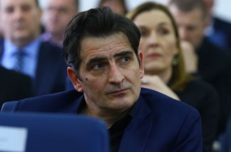 Faruk Kapidžić Čoviću: "Misli li da je nama lako što nam se pola države zove Republika Srpska"