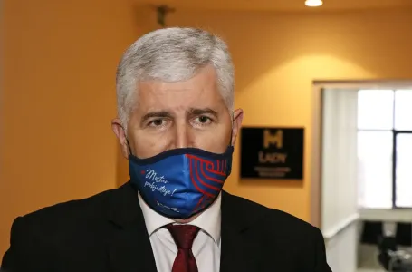 Bursać: Čović počeo igrati bez bijelih rukavica, izašao je iz ormara