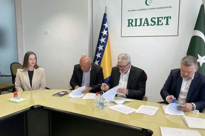 Islamska zajednica potpisala ugovore s izvođačima radova za gradnju kuća nakon poplava u Konjicu