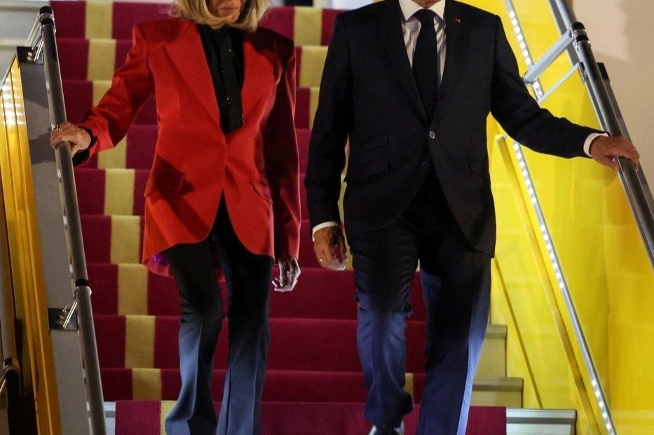 Macronov govor tijela nakon šamara otkriva da ipak nije bila zezancija? POGLEDAJTE OVAJ DETALJ