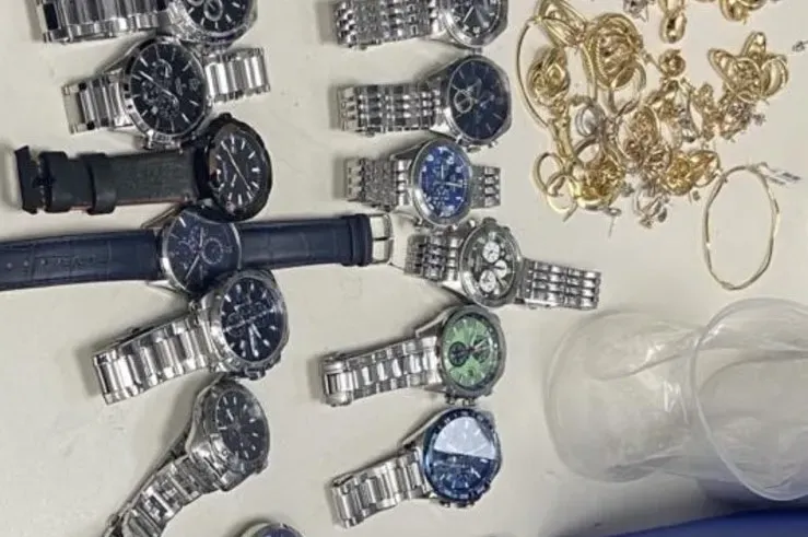 Albanci pokušali prokrijumčariti zlato i satove kroz Deleušu