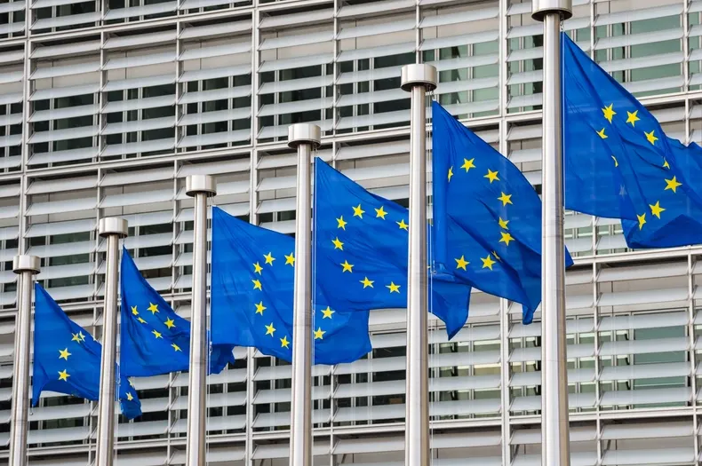 EU pokrenula istragu protiv 4 porno sajta zbog neadekvatne zaštite maloljetnika