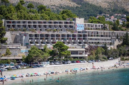 "Jugoslovenski Havaji" danas tužna uvala napuštenih hotela (FOTO)